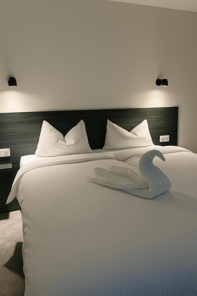 3 Monkeys Hotel - Housity