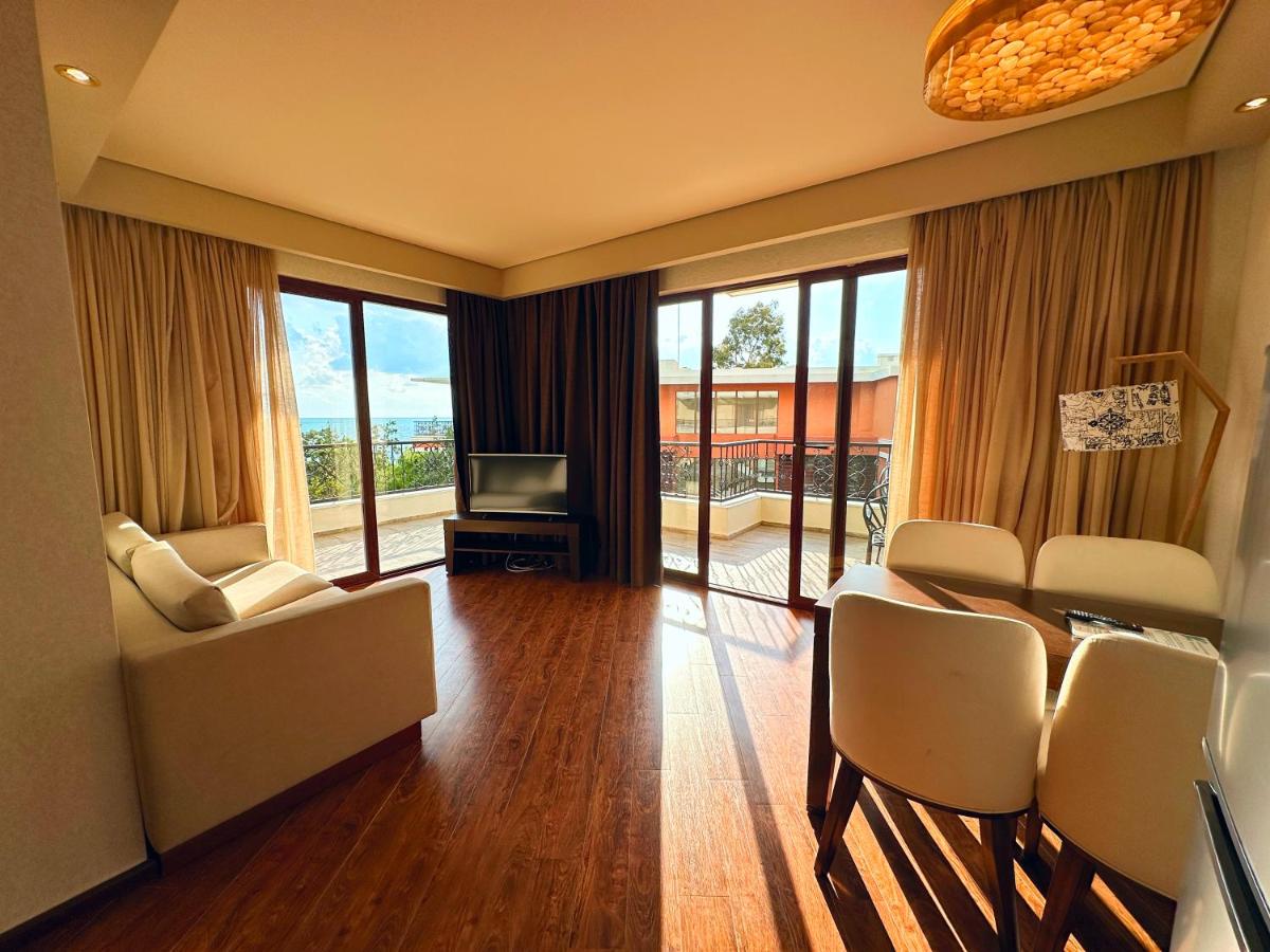 Dreamland Oasis Luxury Apartments - Housity