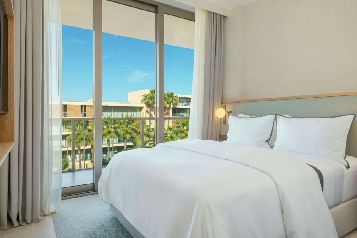 Uma cama ou camas num quarto em The Westin Salgados Beach Resort, Algarve