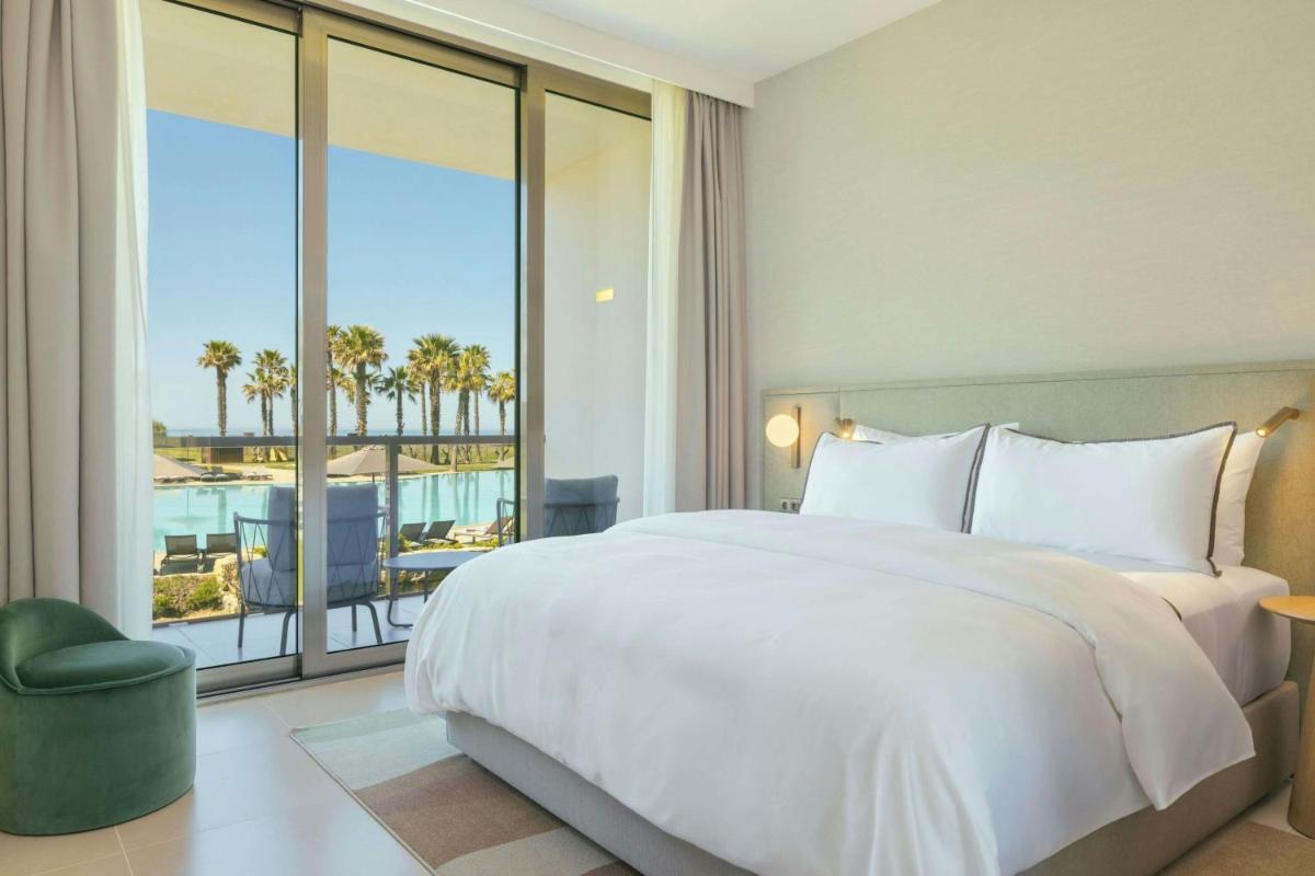 Uma cama ou camas num quarto em The Westin Salgados Beach Resort, Algarve
