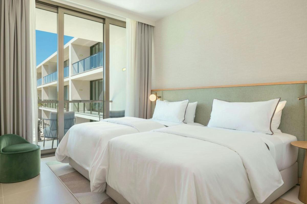 Uma cama ou camas num quarto em The Westin Salgados Beach Resort, Algarve