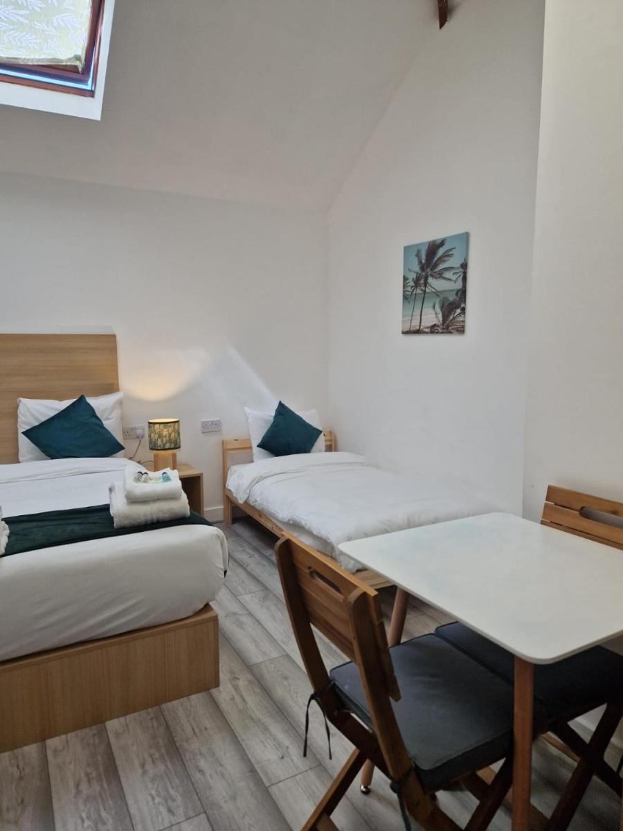 Crown House - Housity