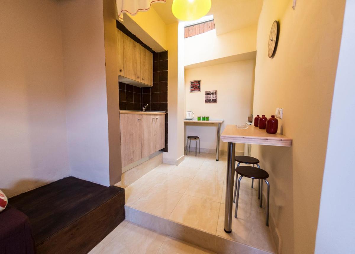 Zografos Apartments - Old Town - Housity