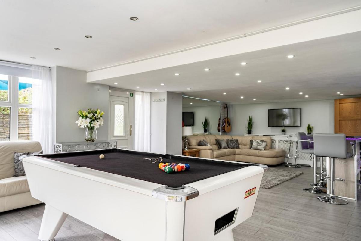 2 Bedroom Garden Flat - Housity