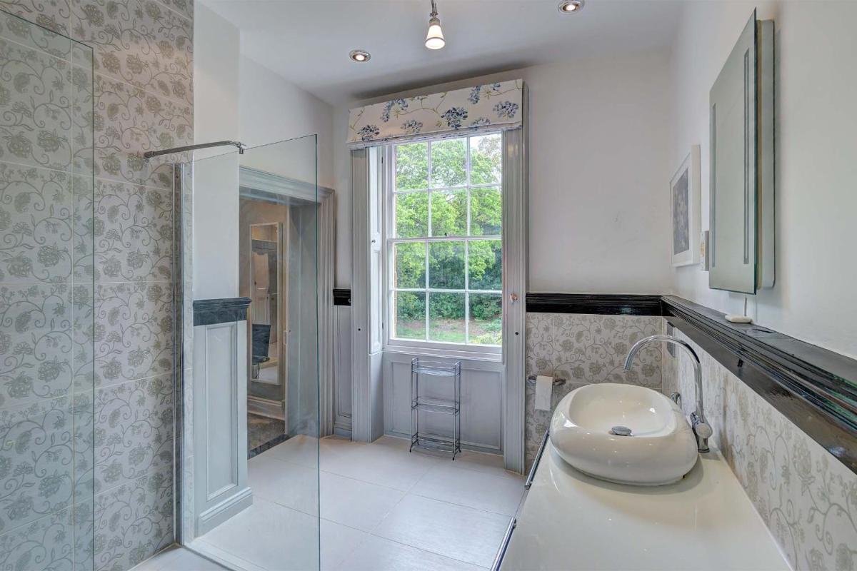 Lingwood Hall - Housity