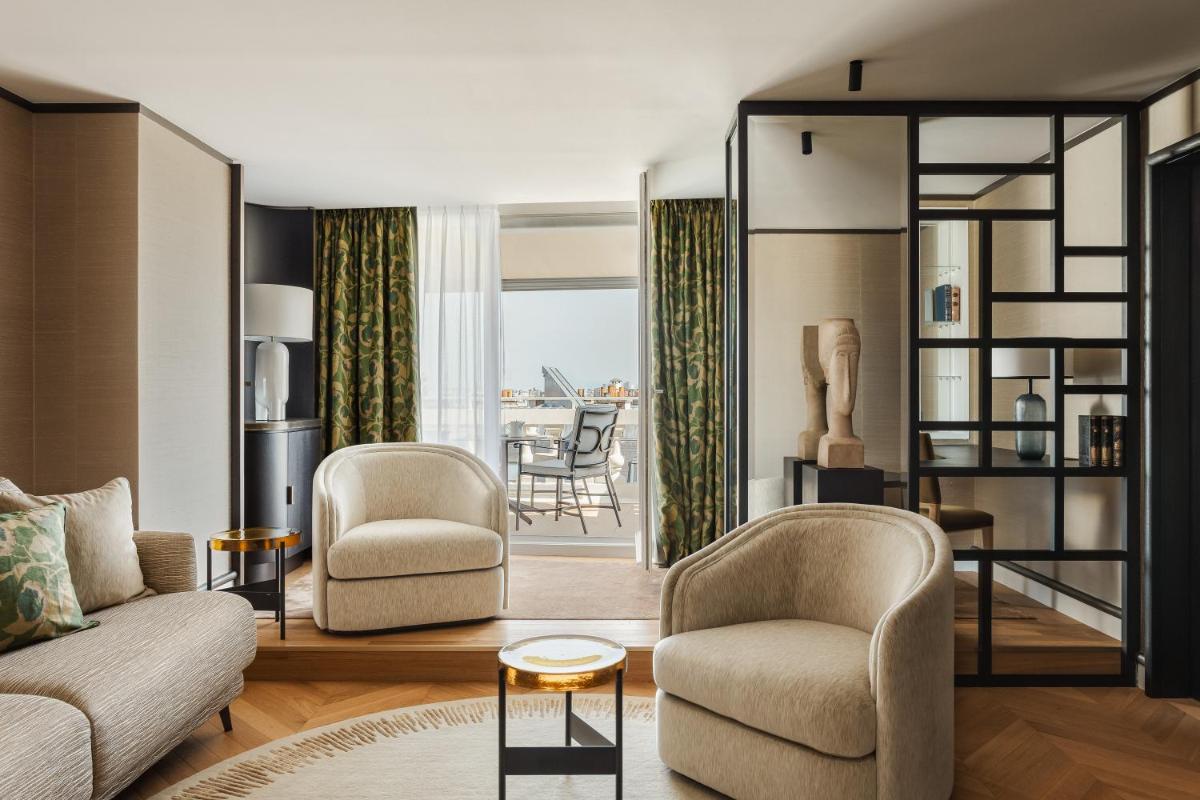 Coin salon dans l'établissement Hôtel De Sers Champs Elysées Paris
