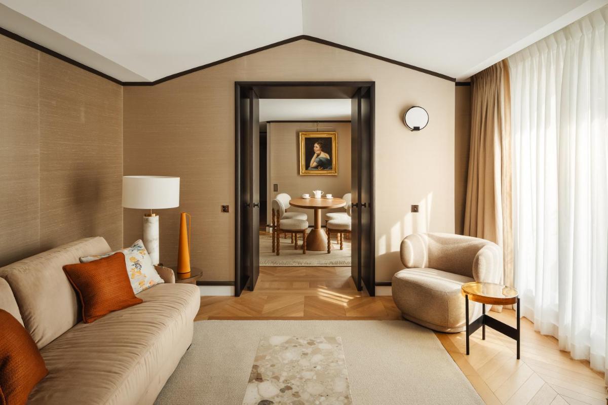 Coin salon dans l'établissement Hôtel De Sers Champs Elysées Paris