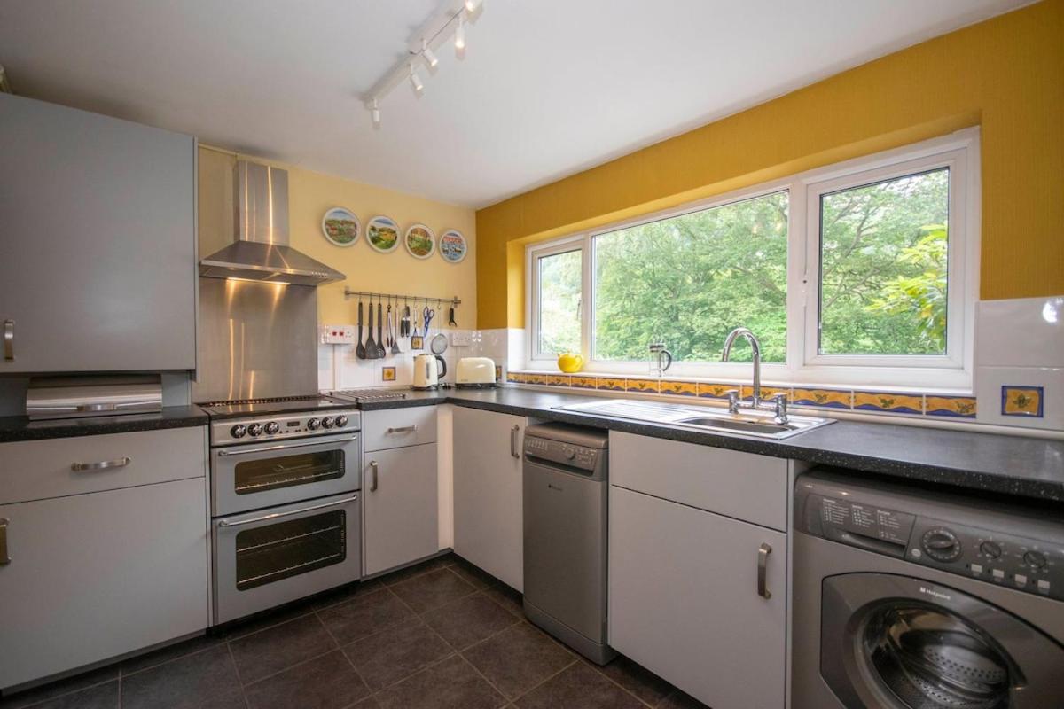 Outstanding Llangollen Riverside Apartment - Housity