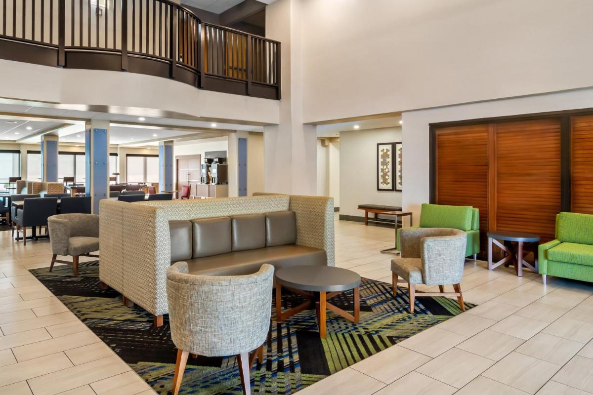 Holiday Inn Express & Suites Jacksonville South East - Medical Center Area by IHG - Housity
