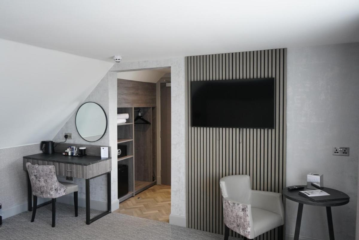 The Knowes Hotel & Restaurant - Housity