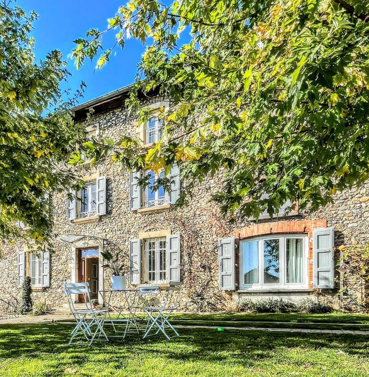 La Maison d'Arlette - Maison d'Hôte et Gite au coeur de l'Isère à 10 mn de Voiron, capitale de la Chartreuse, et du Lac de Paladru - Housity