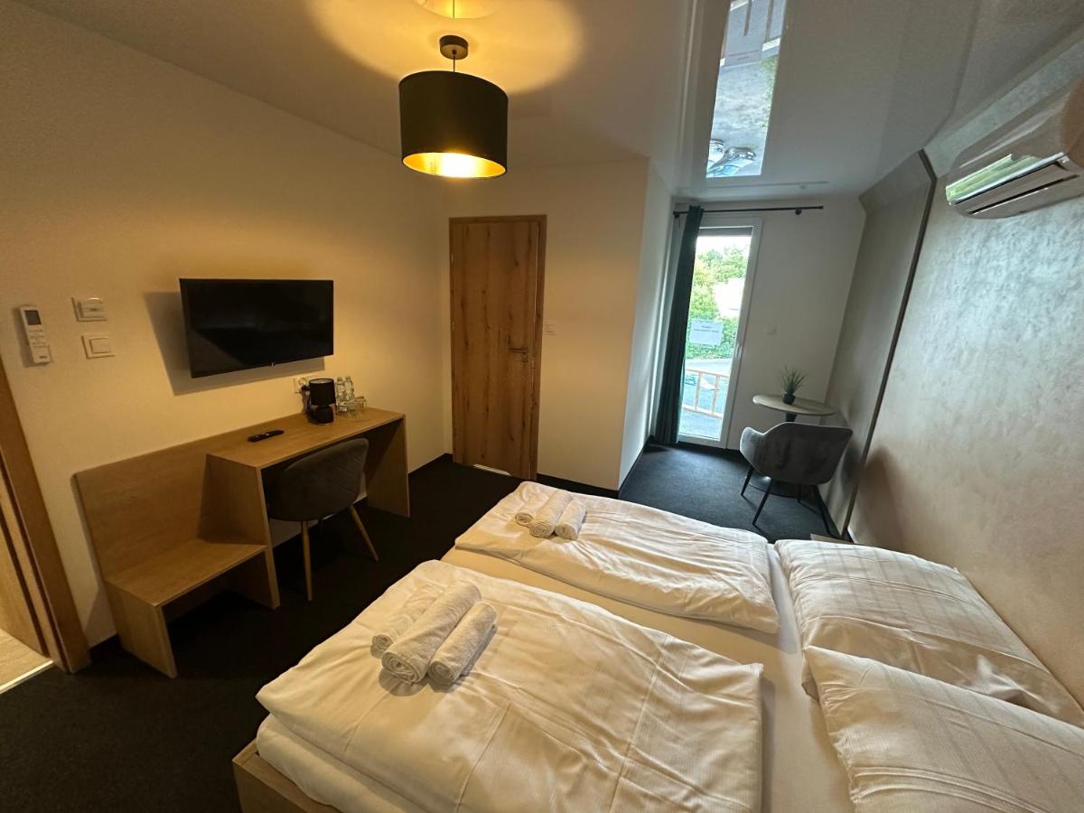 Cliff House & Restaurant - Housity