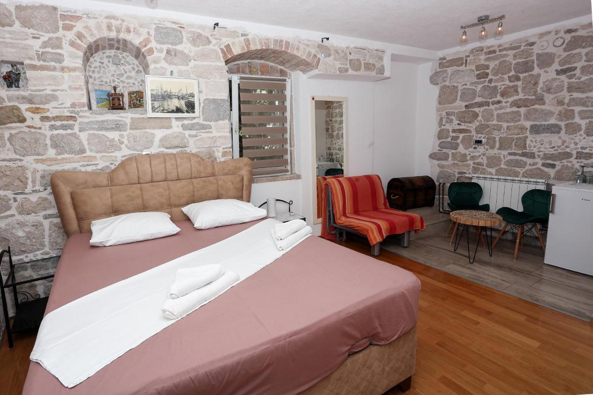 Apartments Nikolla - Housity