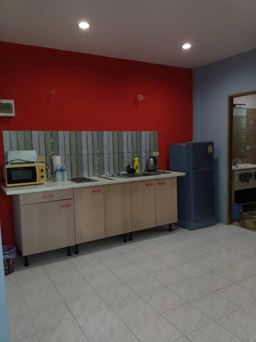 Sammy Seaview Mae ramphueng Beach Front Homestay Apartmentบ้านช้างทองวิวทะเลหน้าหาดแม่รำพึง - Hizvo