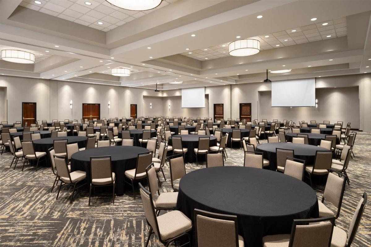 Embassy Suites Lincoln - Housity
