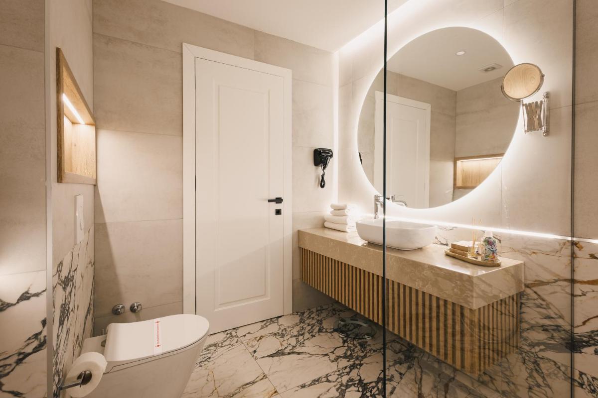 Hotel Teuta - Housity