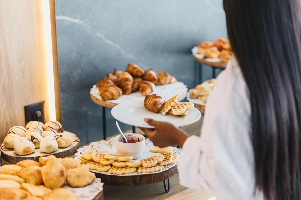 Hotel Teuta - Housity