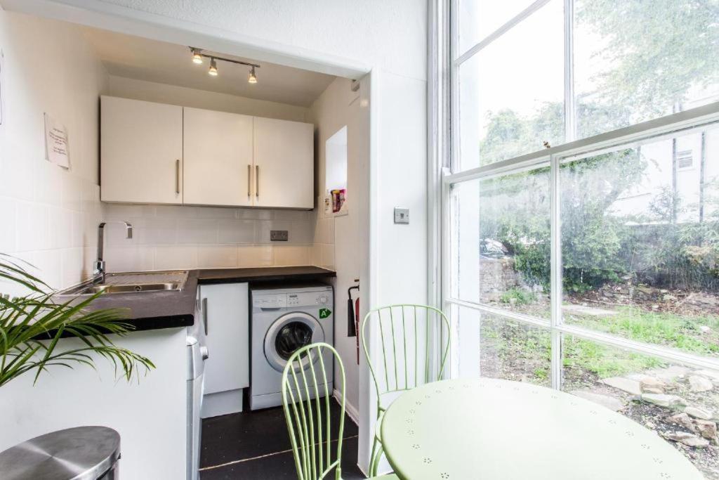 No 2 Georgian Shared House - By Clifton Short Lets - Housity