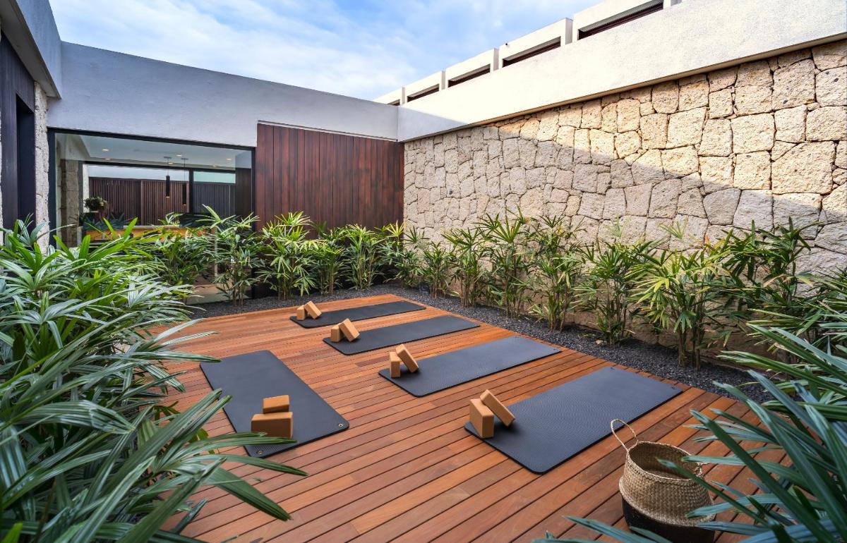 Jardín al aire libre en Royal Hideaway Corales Villas
