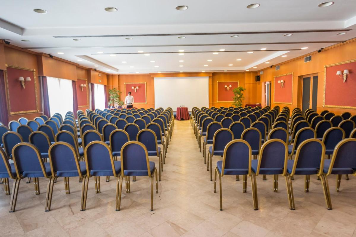 Caesar's Hotel - Housity