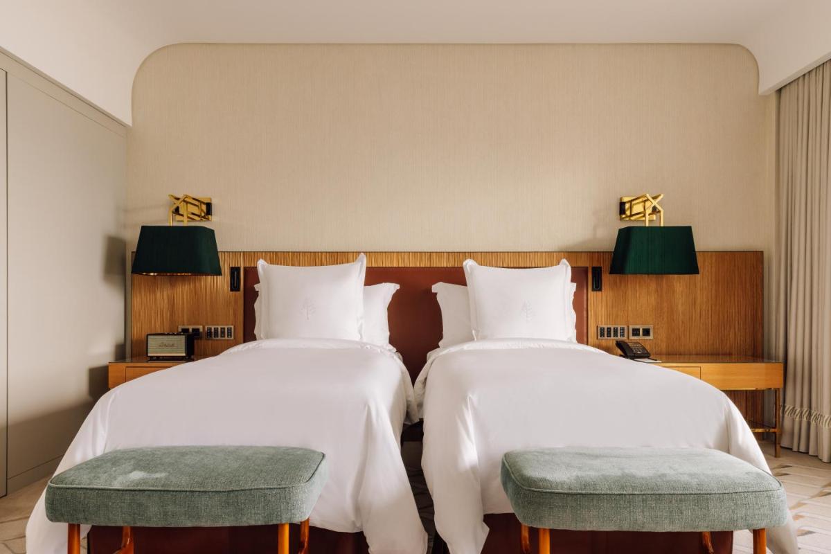 Uma cama ou camas num quarto em Four Seasons Hotel Ritz Lisbon