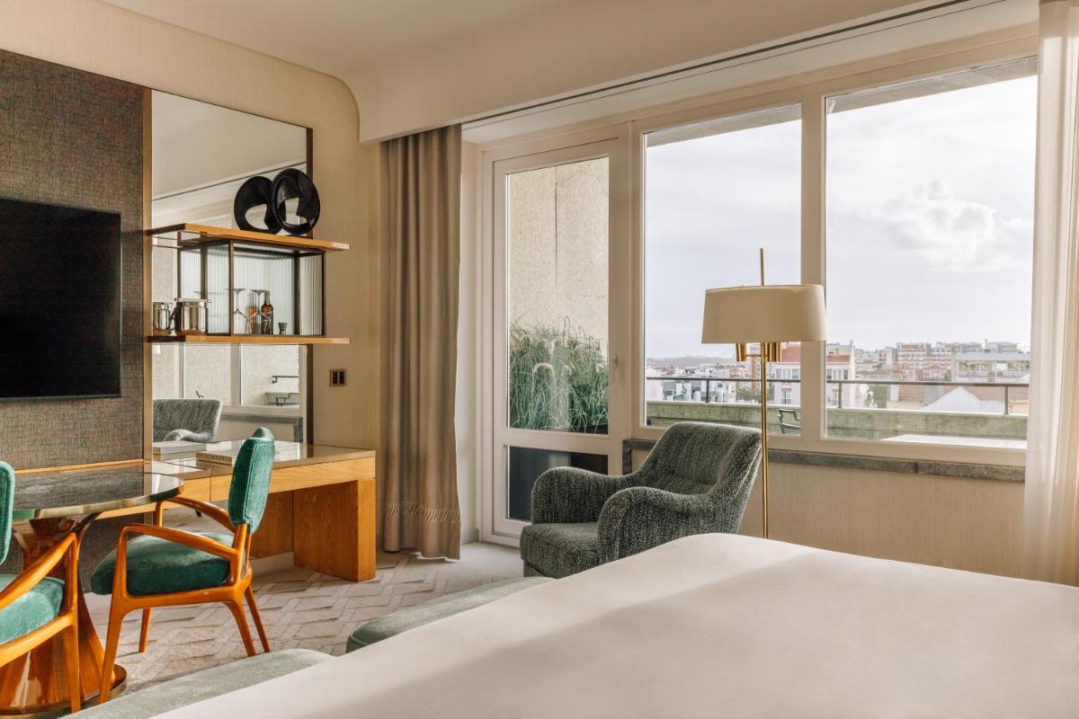 Uma cama ou camas num quarto em Four Seasons Hotel Ritz Lisbon