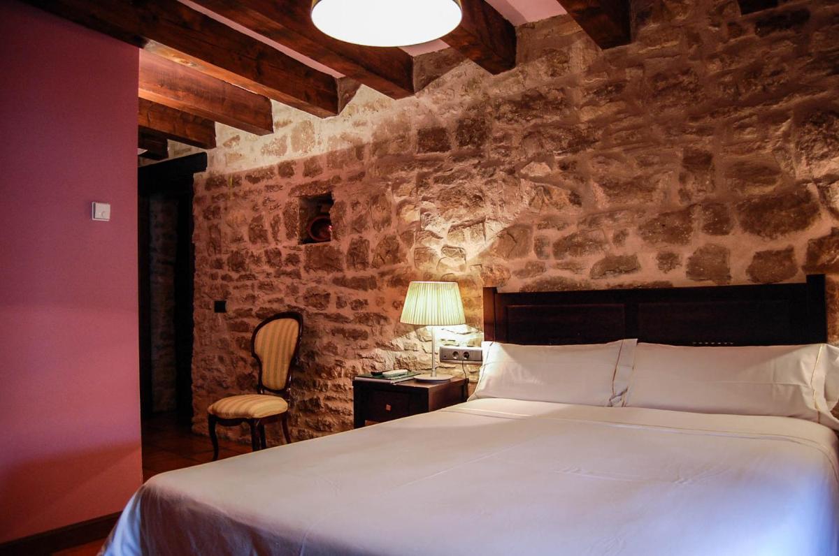 Hotel Rural Nobles de Navarra - Housity