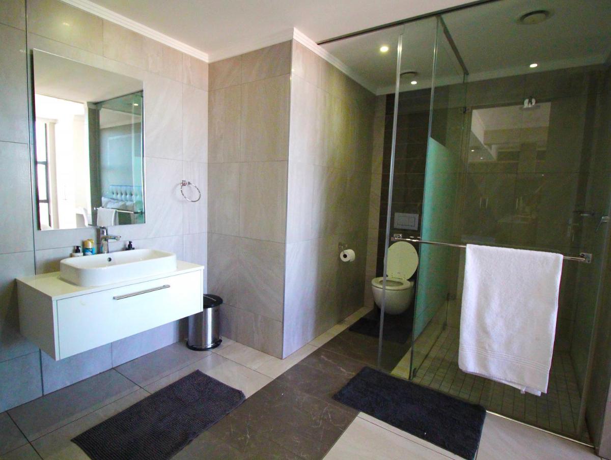 Sandton Smart Apartment Sixteen - Housity