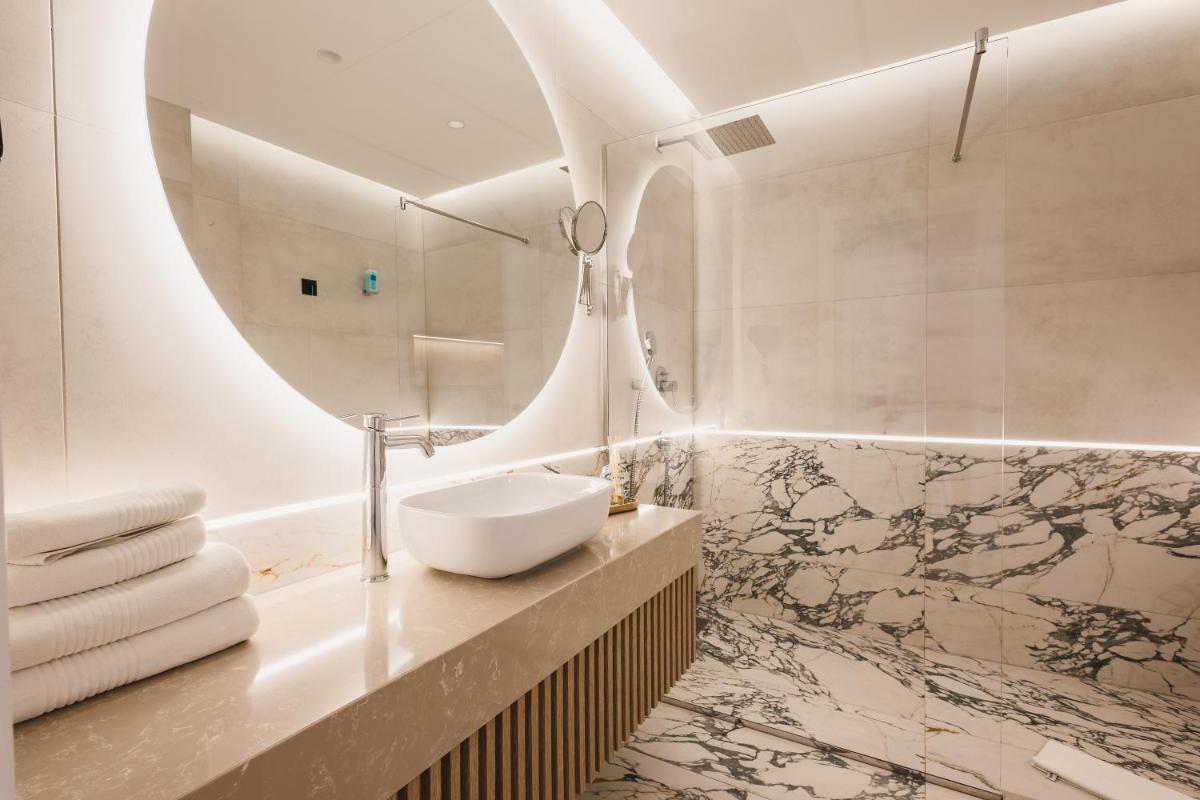 Hotel Teuta - Housity