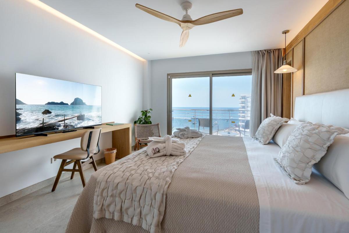 Cama o camas de una habitación en Bellamar Hotel Beach & Spa