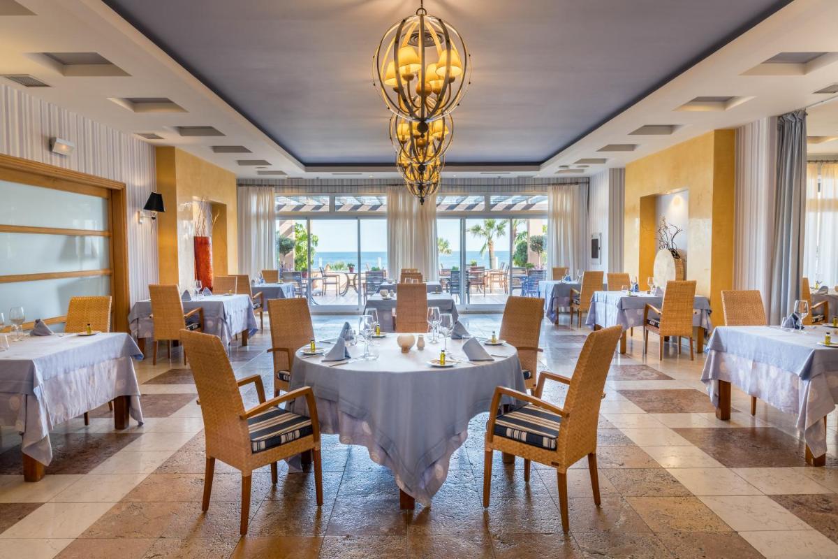 Un restaurante o sitio para comer en Elba Estepona Gran Hotel & Thalasso Spa