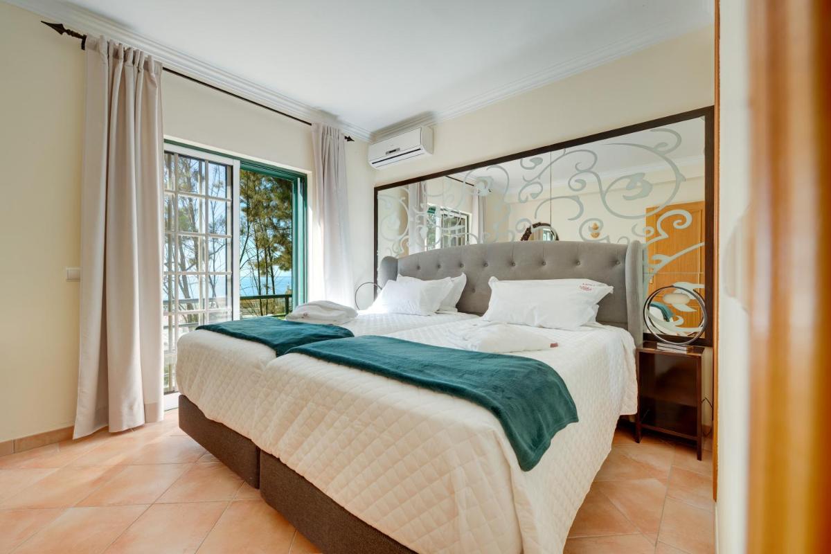Uma cama ou camas num quarto em Muthu Clube Praia da Oura