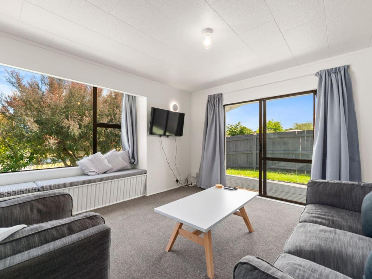 Garden Grove Gem - Lake Taupō Holiday Home - Housity