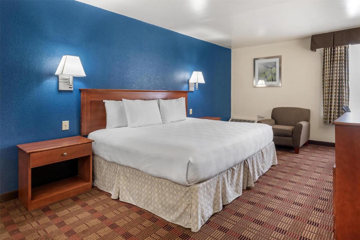 SureStay Hotel by Best Western East Brunswick - Housity