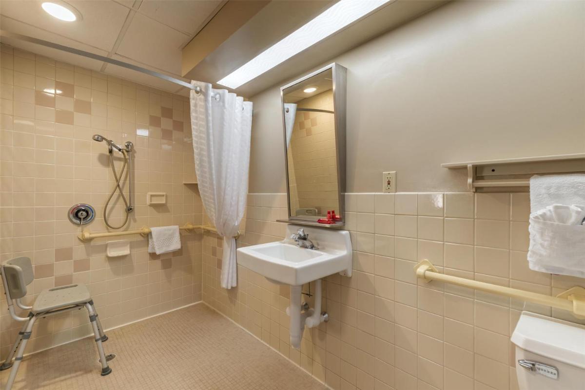 SureStay Hotel by Best Western East Brunswick - Housity