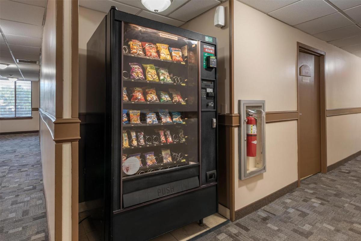 SureStay Hotel by Best Western East Brunswick - Housity