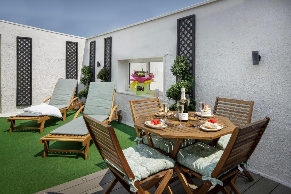 Granada Apartments Queens Mansions - Housity