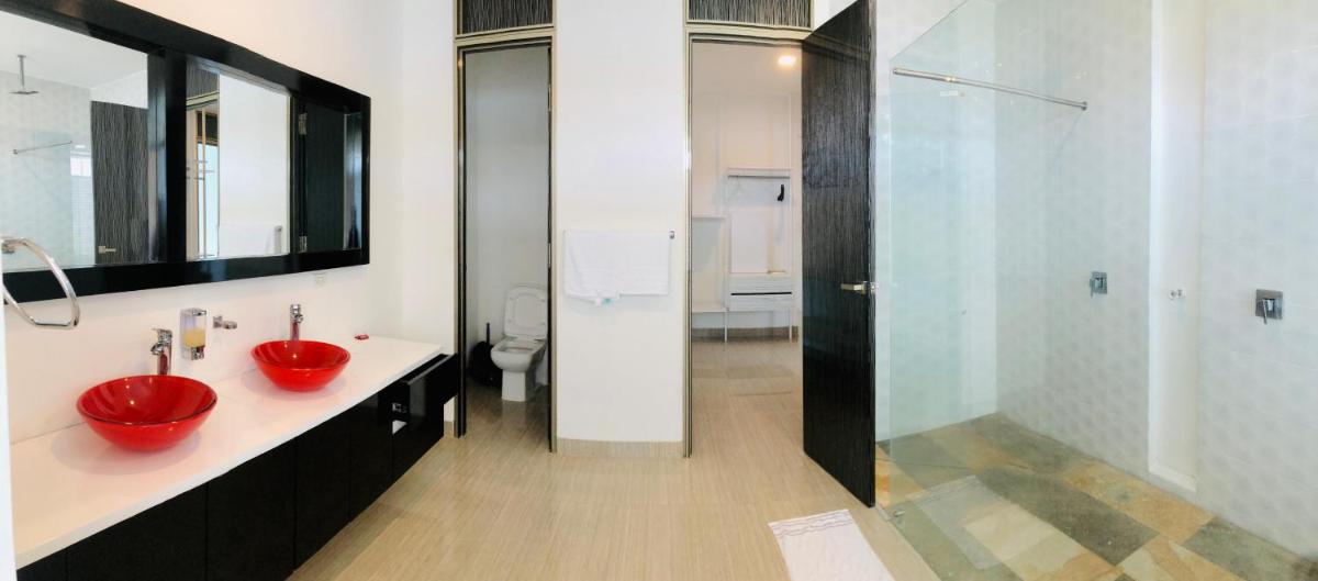 Hotel Blue Palace - Housity