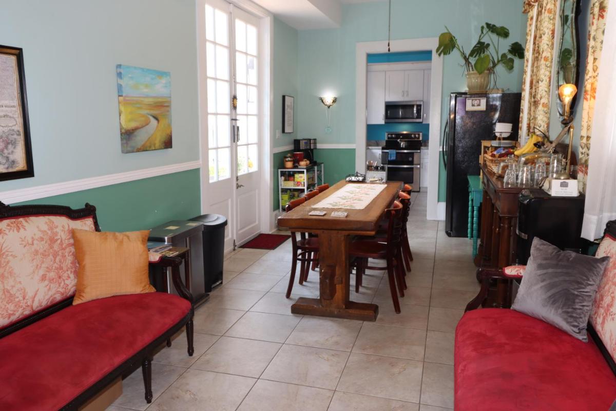 R&B Bed and Breakfast - Award Winning - Housity