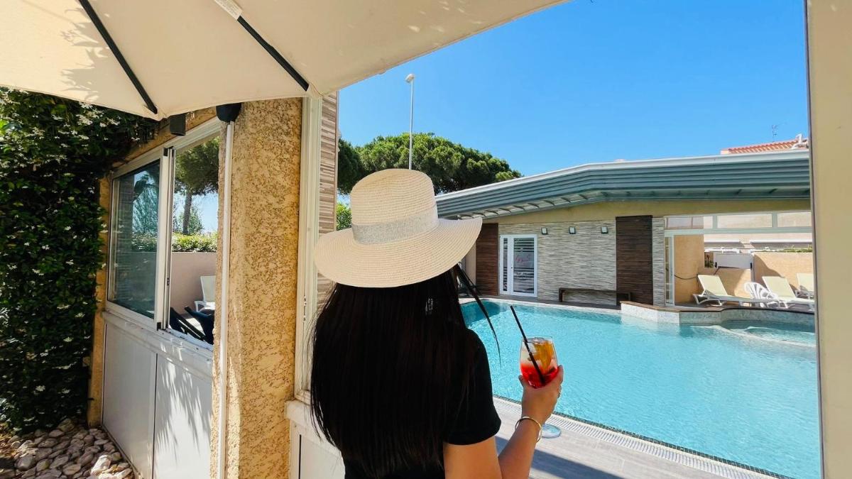 Piscine de l'établissement Hotel & Spa Gil de France Cap d'Agde ou située à proximité
