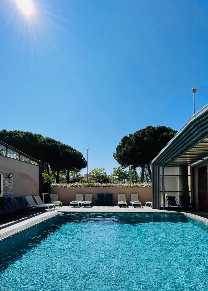 Piscine de l'établissement Hotel & Spa Gil de France Cap d'Agde ou située à proximité