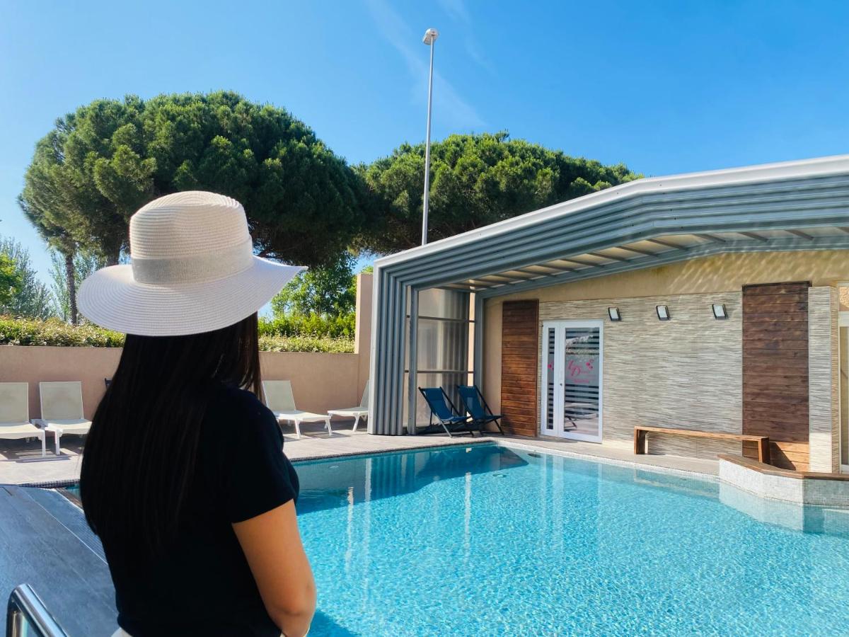 Piscine de l'établissement Hotel & Spa Gil de France Cap d'Agde ou située à proximité