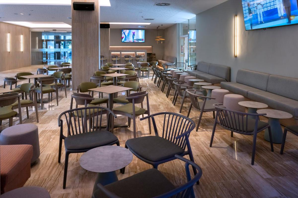 Un restaurante o sitio para comer en 4R Gran Regina