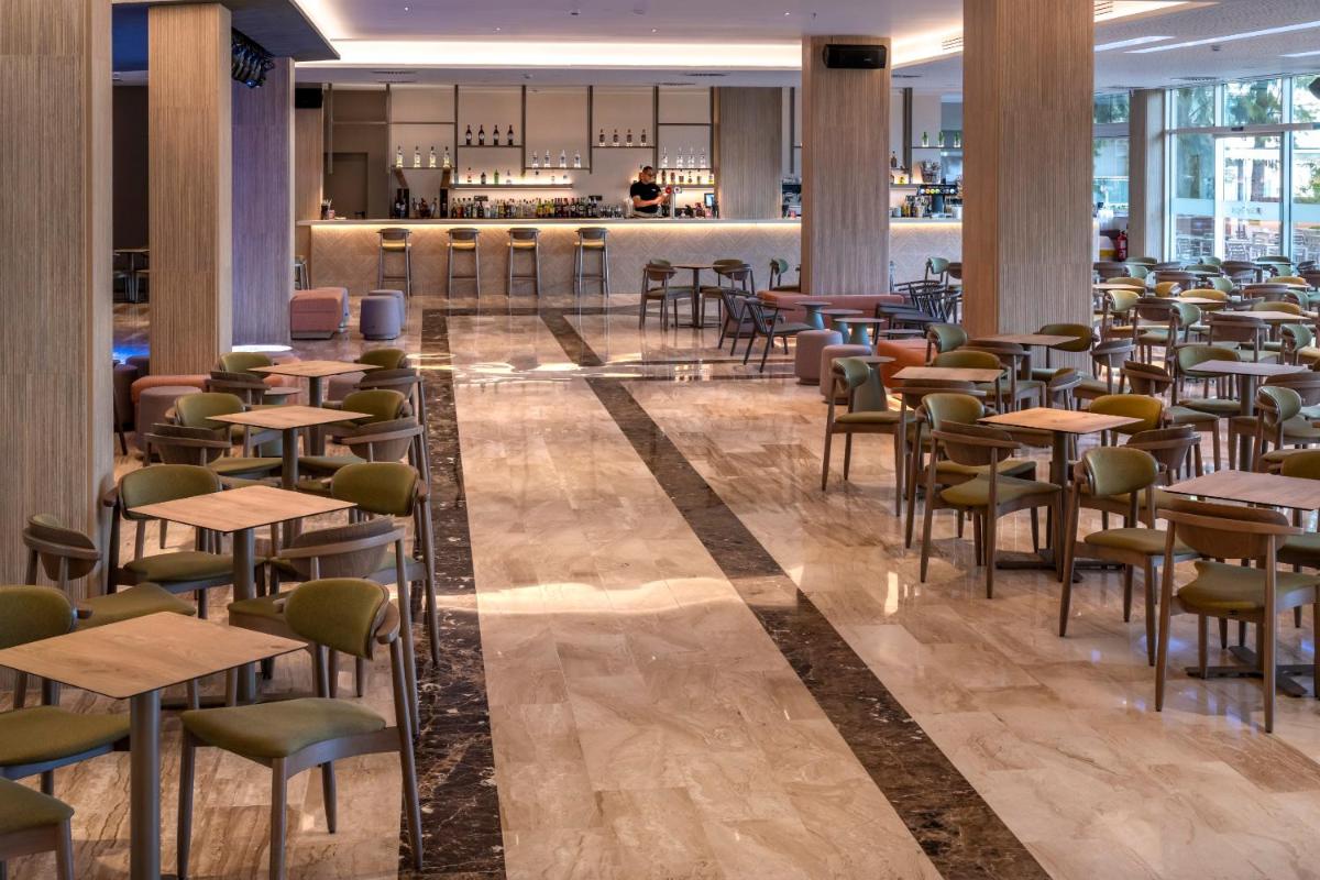 Un restaurante o sitio para comer en 4R Gran Regina