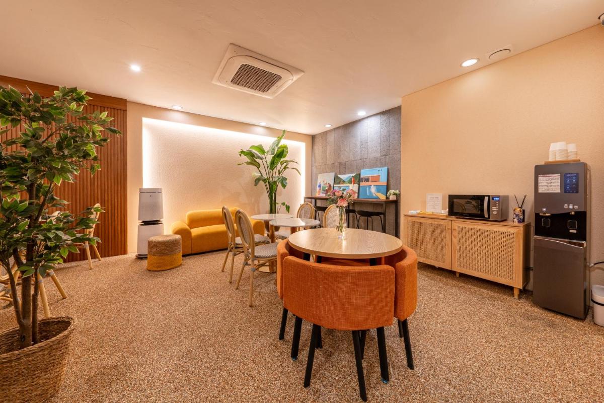 Hotel Firststay Hongdae - Hizvo