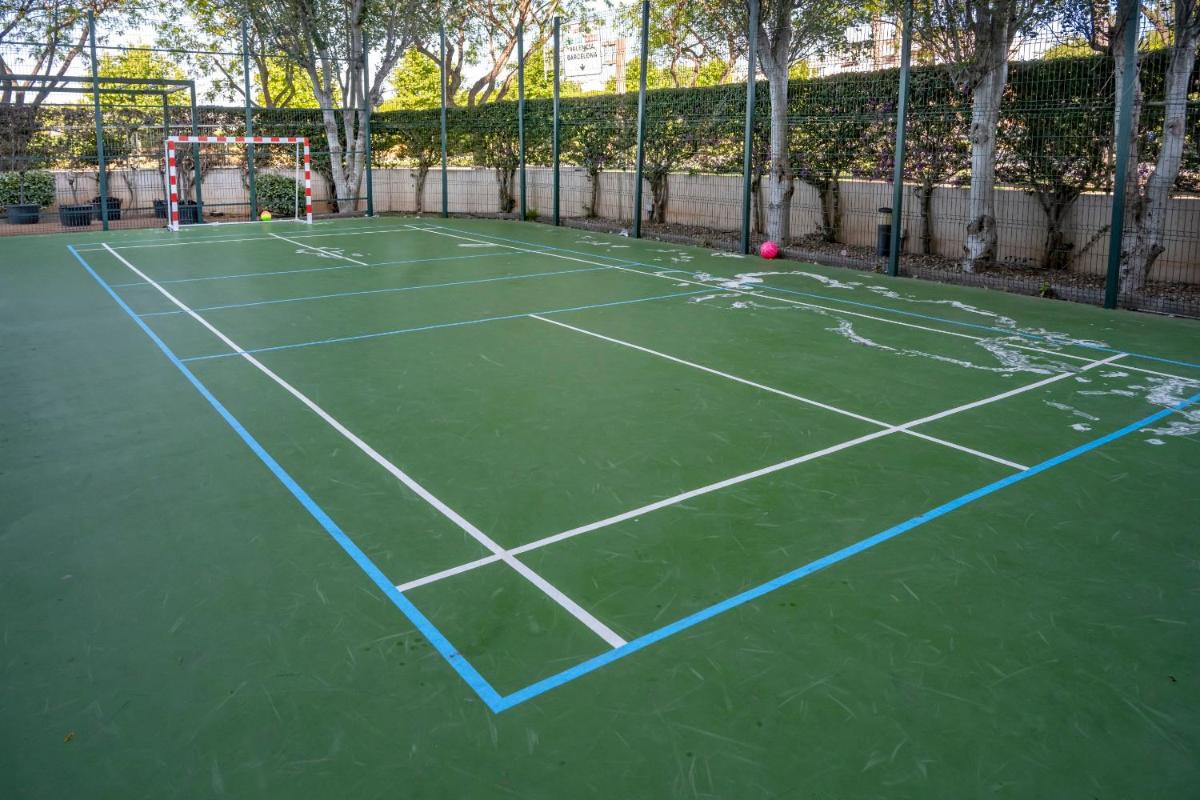 Instalaciones para jugar a tenis o squash en 4R Gran Regina o alrededores