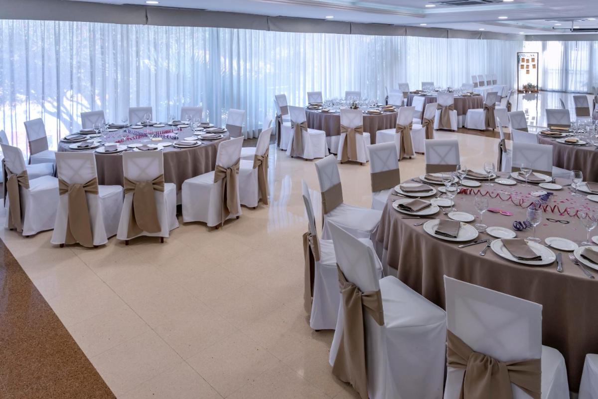 Un restaurante o sitio para comer en 4R Gran Regina