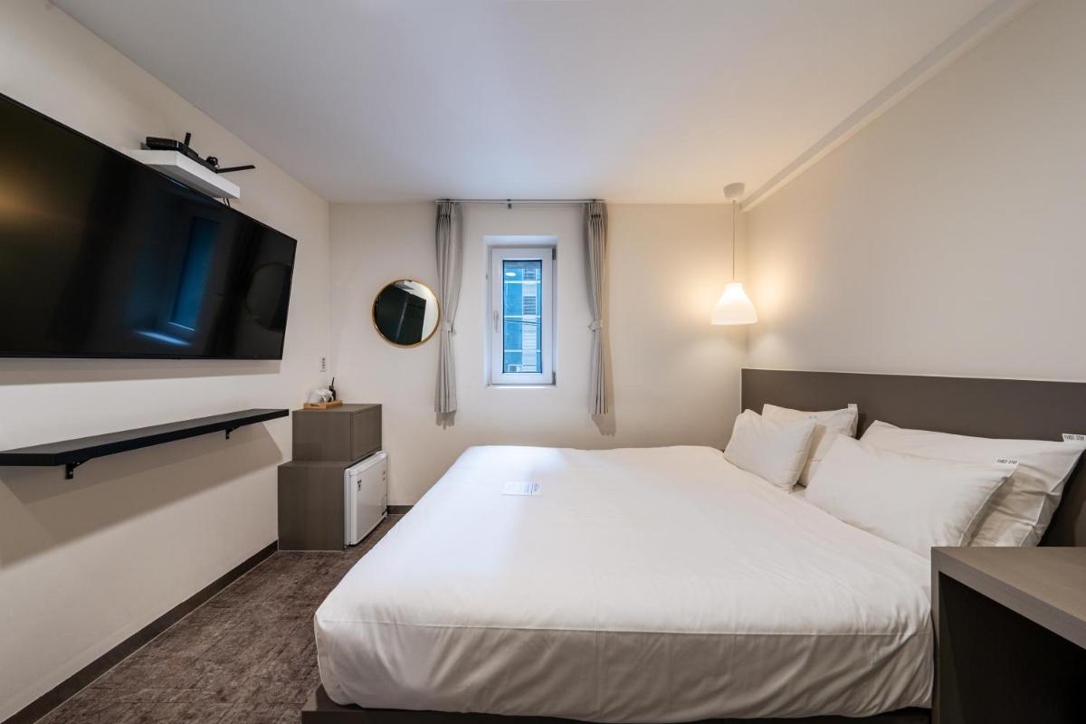 Hotel Firststay Hongdae - Hizvo
