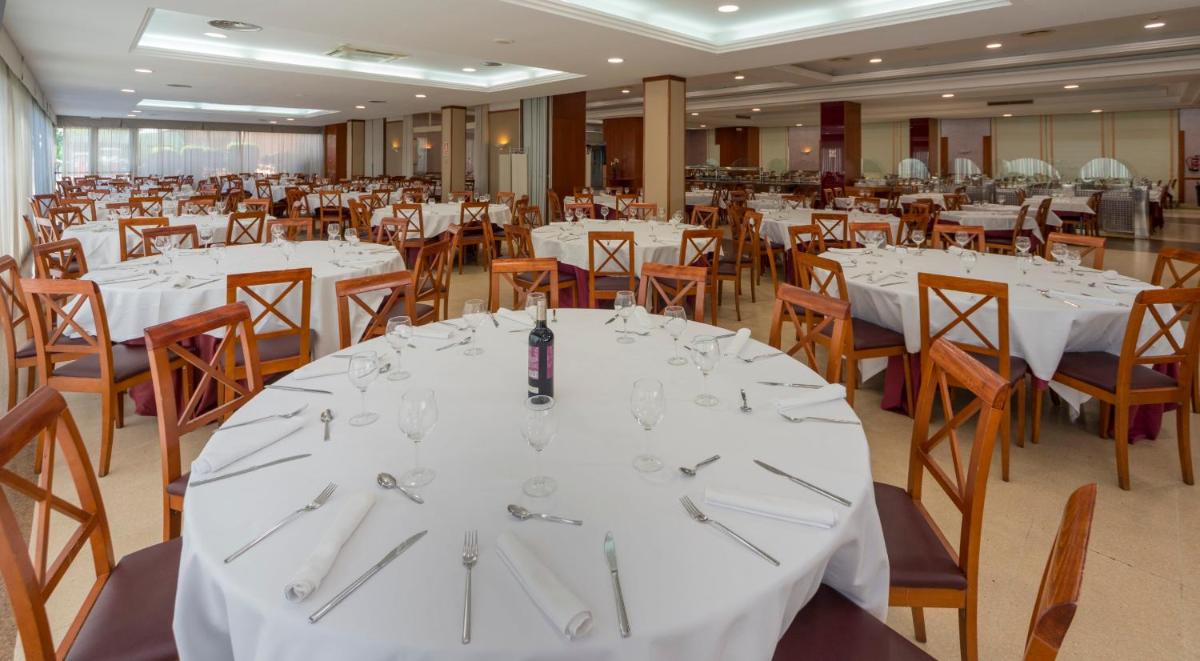 Un restaurante o sitio para comer en 4R Gran Regina