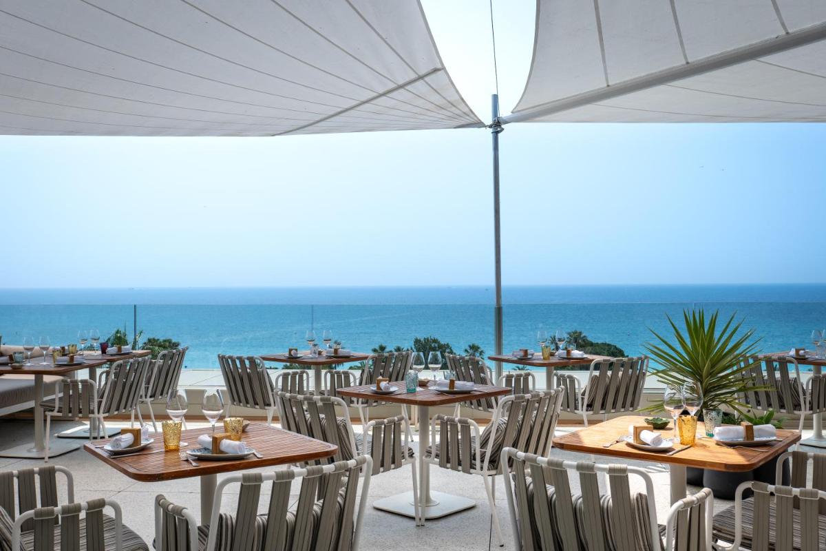 Vue générale sur la mer ou vue sur la mer prise depuis l'hôtel